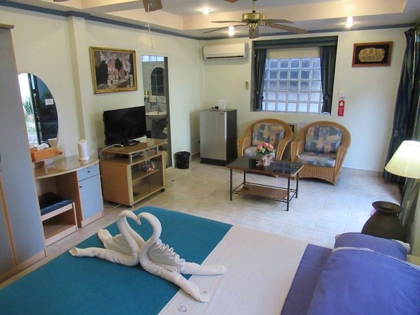 Imagen de la habitación del Hotel Villa Oranje Pattaya. Foto 12