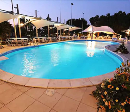 Imagen de la piscina del Hotel Villa Orchidea, Vittoria. Foto 18
