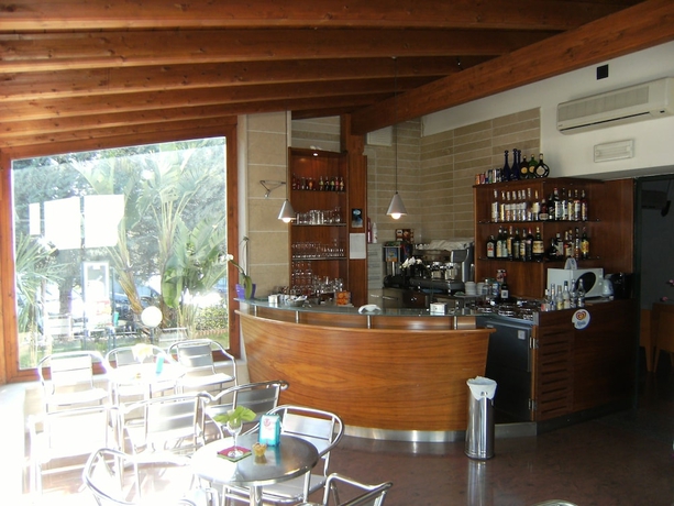 Imagen del bar/restaurante del Hotel Villa Orchidea, Vittoria. Foto 5