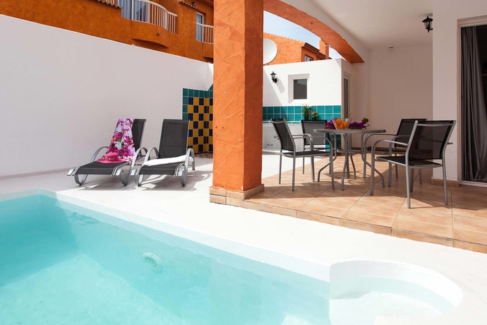 Imagen de la piscina del Hotel Villa Orión. Foto 16