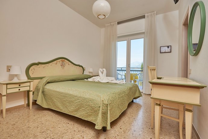 Imagen de la habitación del Hotel Villa Orizzonte, Cassone. Foto 9