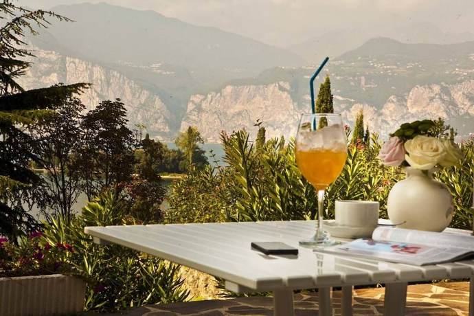 Imagen del bar/restaurante del Hotel Villa Orizzonte, Cassone. Foto 6