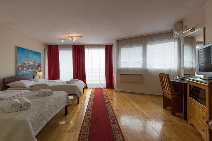 Imagen de la habitación del Hotel Villa Panorama. Foto 10