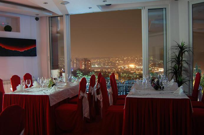 Imagen del bar/restaurante del Hotel Villa Panorama. Foto 2