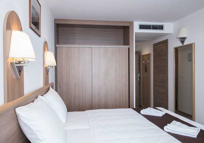 Imagen del bar/restaurante del Hotel Villa Paradiso 2. Foto 3