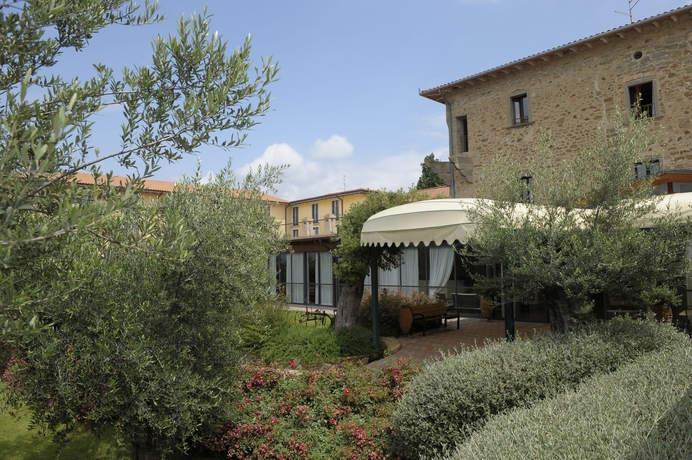 Imagen de los exteriores del Hotel Villa Paradiso, Passignano Sul Trasimeno. Foto 8