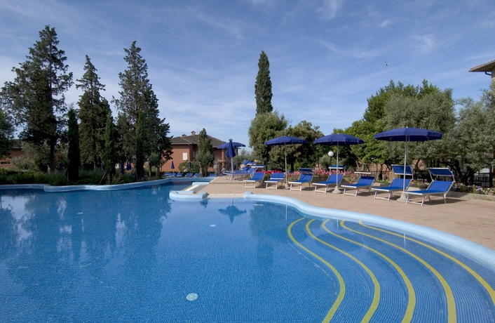 Imagen de la piscina del Hotel Villa Paradiso, Passignano Sul Trasimeno. Foto 13