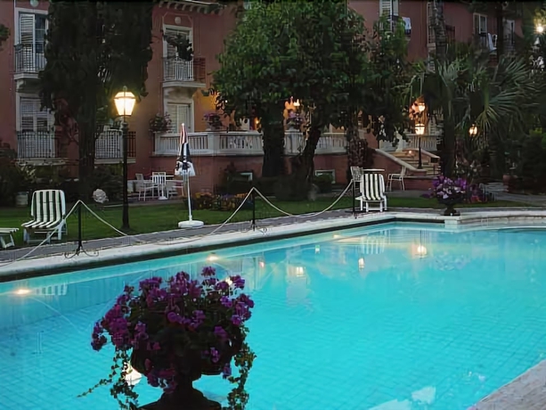 Imagen de la piscina del Hotel Villa Paradiso dell'Etna. Foto 17