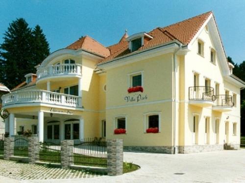Imagen general del Hotel Villa Park, Szilv&aacute;sv&aacute;rad. Foto 4