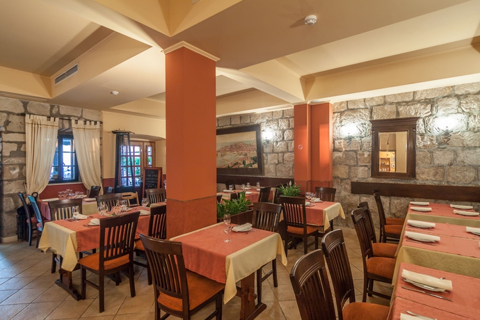 Imagen del bar/restaurante del Hotel Villa Pattiera. Foto 4