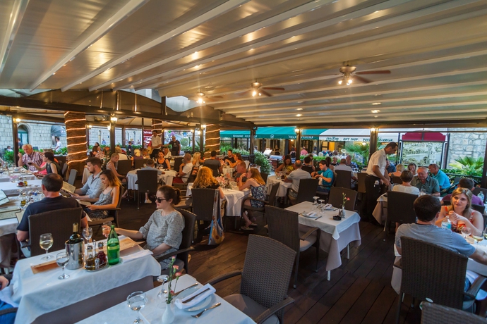 Imagen del bar/restaurante del Hotel Villa Pattiera. Foto 7