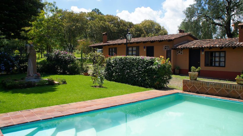 Imagen de la piscina del Hotel Villa Patzcuaro Garden and RV Park. Foto 15