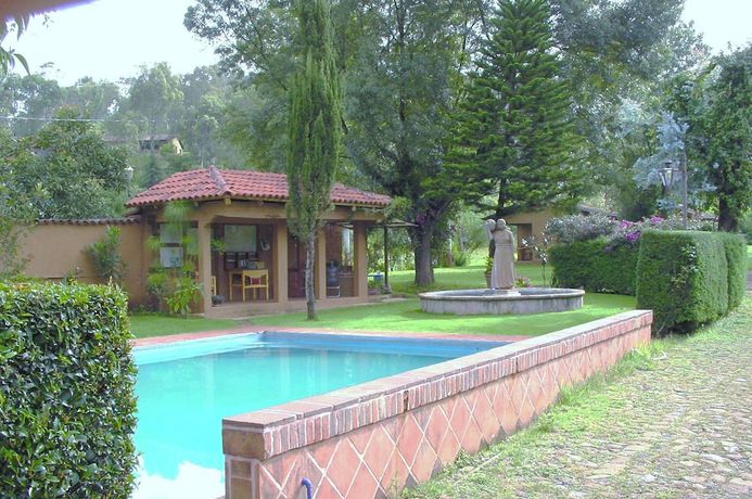 Imagen de la piscina del Hotel Villa Patzcuaro Garden and RV Park. Foto 19