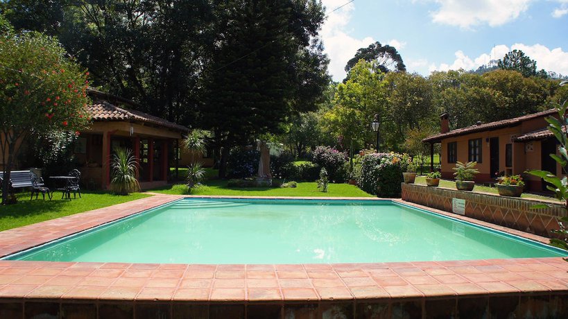 Imagen de la piscina del Hotel Villa Patzcuaro Garden and RV Park. Foto 20