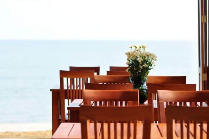 Imagen del bar/restaurante del Hotel Villa Phra Chan Resort. Foto 3