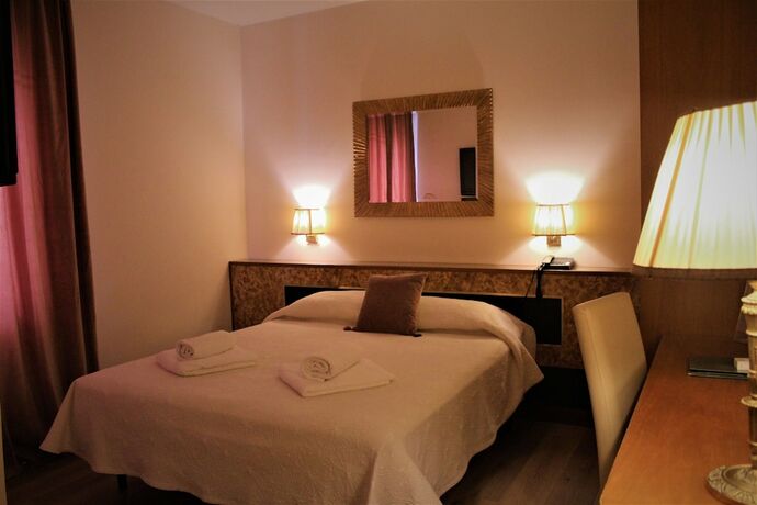 Imagen de la habitación del Hotel Villa Pigalle, Belvedere. Foto 12