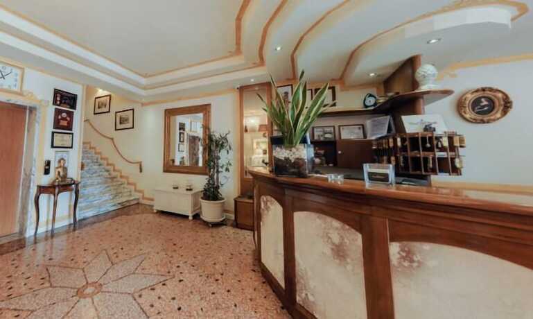 Imagen general del Hotel Villa Pigalle, Belvedere. Foto 6