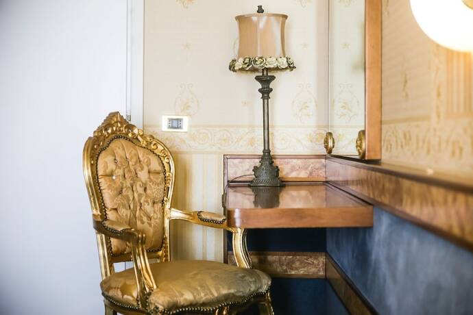 Imagen de la habitación del Hotel Villa Pigalle, Belvedere. Foto 17