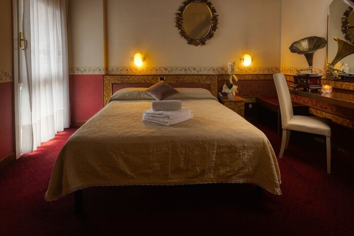 Imagen general del Hotel Villa Pigalle, Belvedere. Foto 8