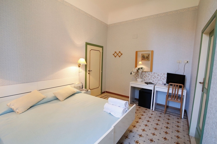 Imagen de la habitación del Hotel Villa Pina. Foto 11