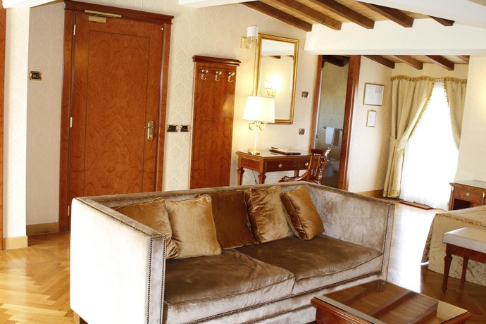 Imagen de la habitación del Hotel Villa Pinciana. Foto 4