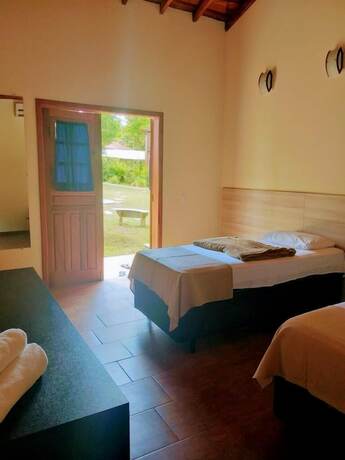 Imagen de la habitación del Hotel Villa Pinhais e Eventos. Foto 17