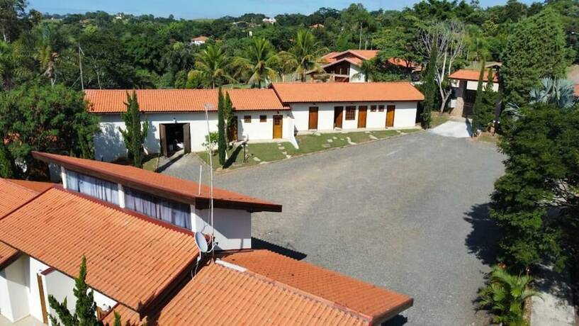 Imagen general del Hotel Villa Pinhais e Eventos. Foto 7