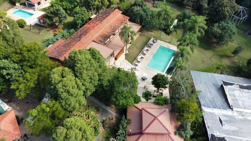 Imagen general del Hotel Villa Pinhais e Eventos. Foto 10