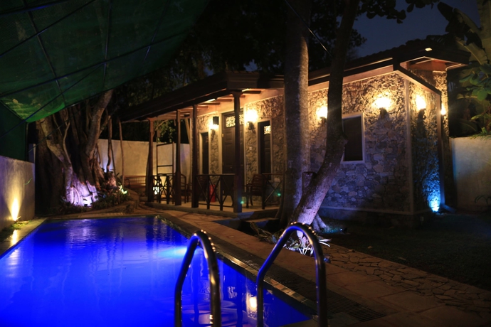 Imagen de la piscina del Hotel Villa Pinnawala And Restaurant. Foto 12