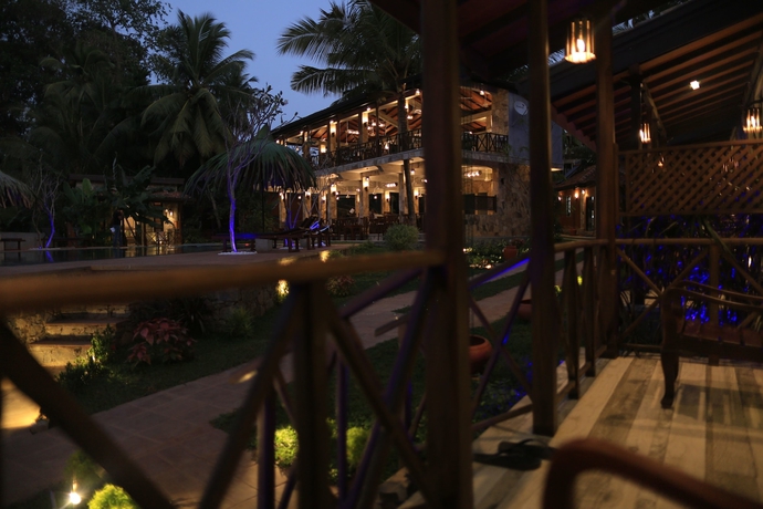 Imagen de la piscina del Hotel Villa Pinnawala And Restaurant. Foto 15