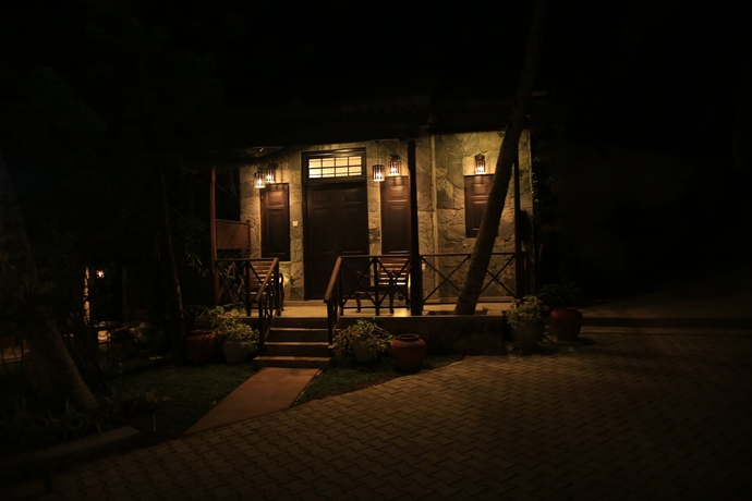 Imagen de los exteriores del Hotel Villa Pinnawala And Restaurant. Foto 11
