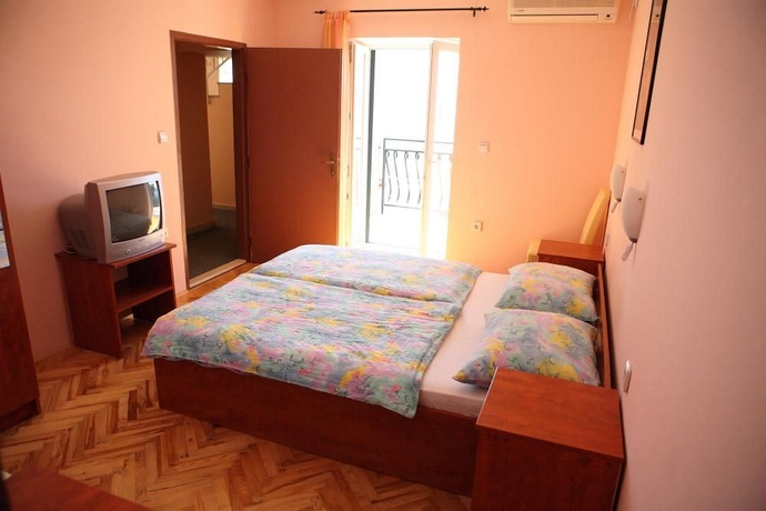 Imagen de la habitación del Hotel Villa Plazibat. Foto 8