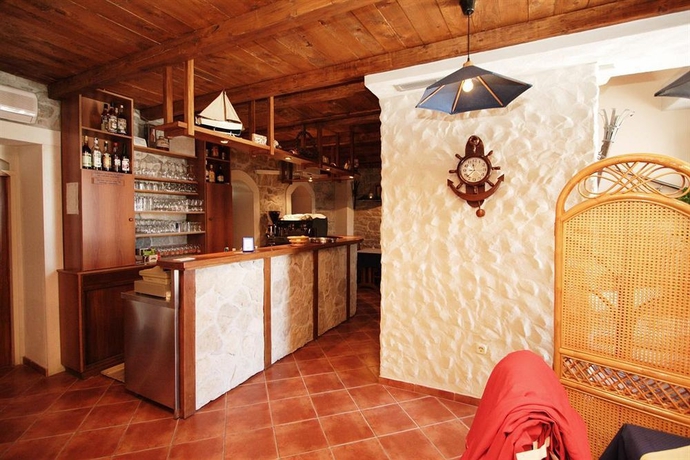 Imagen del bar/restaurante del Hotel Villa Plazibat. Foto 6