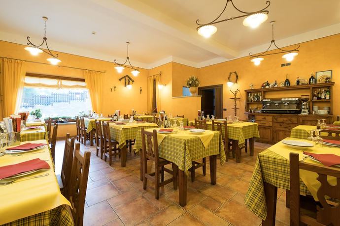 Imagen del bar/restaurante del Hotel Villa Plinia. Foto 5