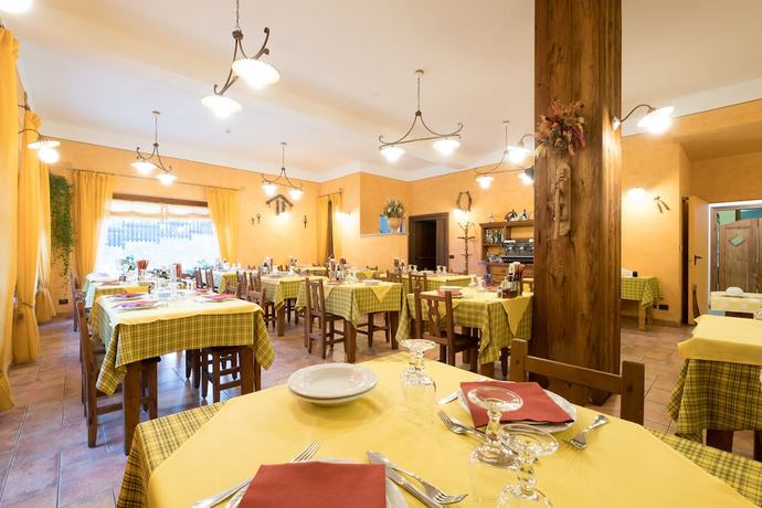 Imagen del bar/restaurante del Hotel Villa Plinia. Foto 6