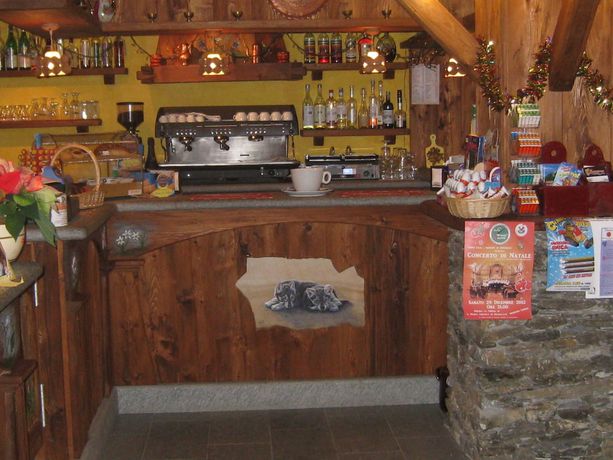 Imagen del bar/restaurante del Hotel Villa Plinia. Foto 8