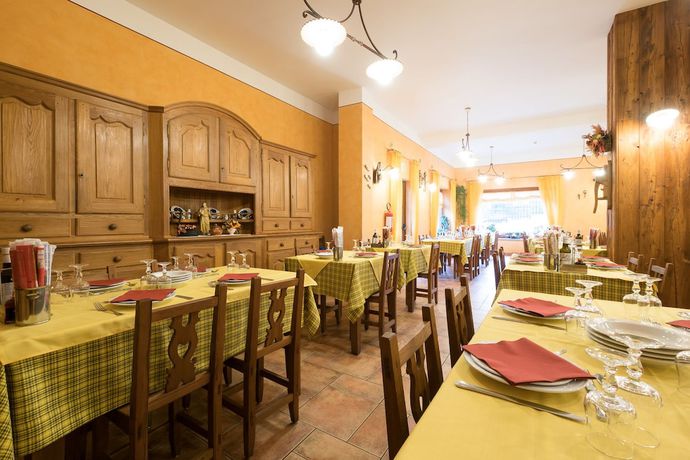 Imagen del bar/restaurante del Hotel Villa Plinia. Foto 9