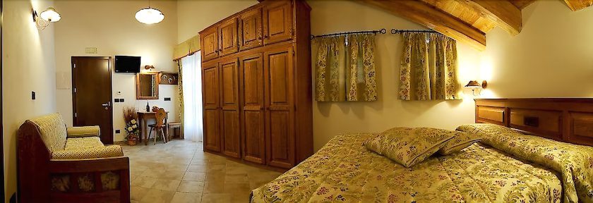 Imagen de la habitación del Hotel Villa Plinia. Foto 15