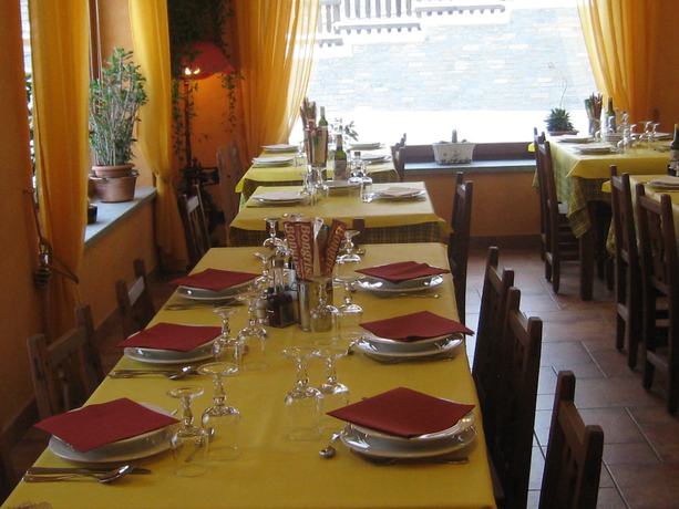 Imagen del bar/restaurante del Hotel Villa Plinia. Foto 11