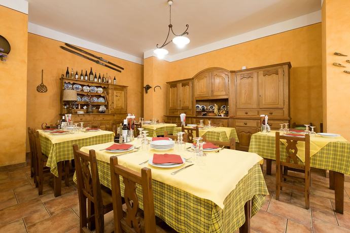 Imagen del bar/restaurante del Hotel Villa Plinia. Foto 13