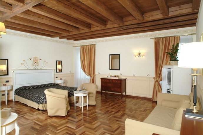 Imagen general del Hotel Villa Policreti. Foto 3