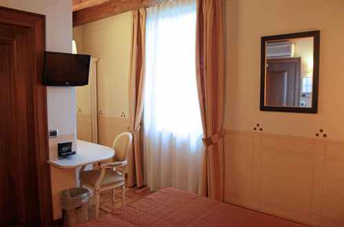 Imagen de los exteriores del Hotel Villa Policreti. Foto 14