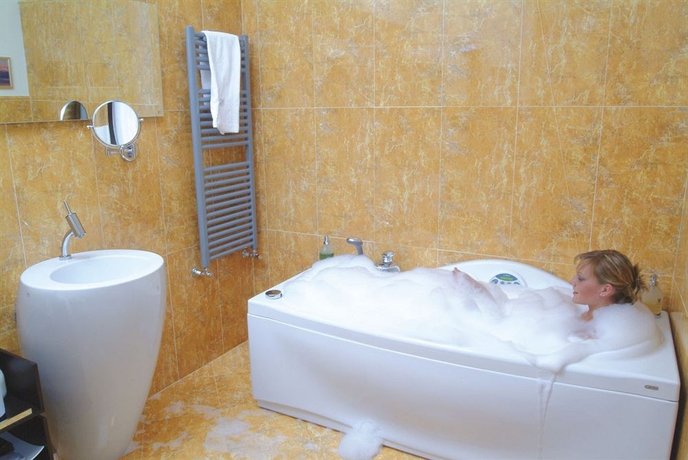 Imagen de la habitación del Hotel Villa Porro Pirelli. Foto 5