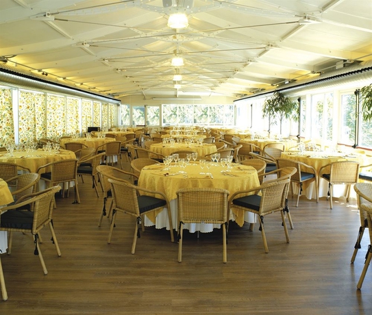 Imagen del bar/restaurante del Hotel Villa Porro Pirelli. Foto 2