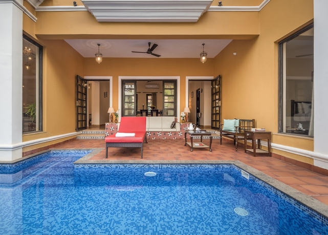 Imagen de la piscina del Hotel Villa Portico By Iksha. Foto 15