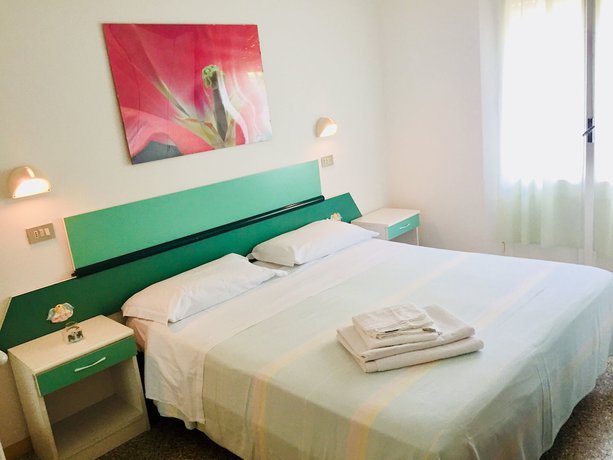 Imagen de la habitación del Hotel Villa Pozzi. Foto 17