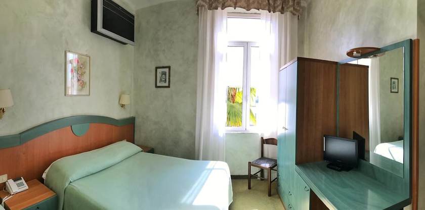 Imagen de la habitación del Hotel Villa Primavera. Foto 7