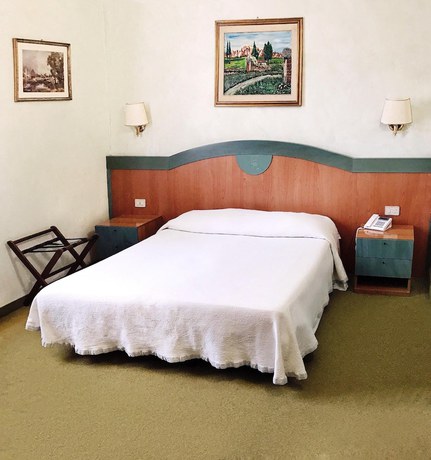 Imagen de la habitación del Hotel Villa Primavera. Foto 8