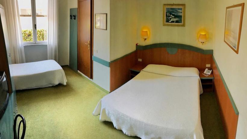 Imagen de la habitación del Hotel Villa Primavera. Foto 10