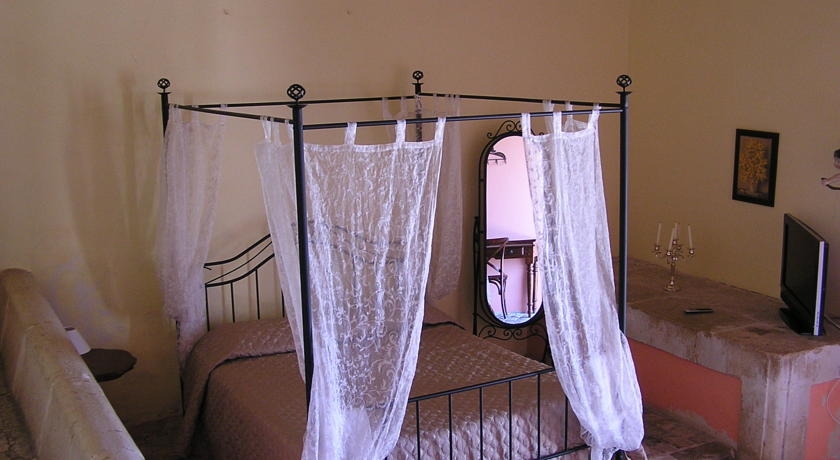 Imagen de la habitación del Hotel Villa Principe Di Belmonte. Foto 4